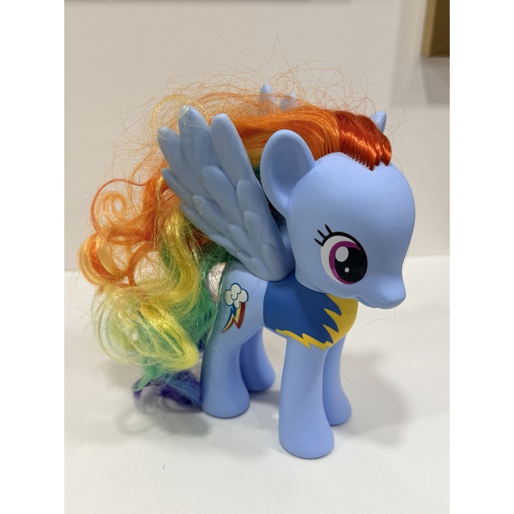 Hasbro My Little Pony Rainbow Dash Blue Pegasus Figure w/ Wings 2010